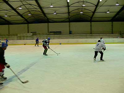 BITVA O TŘEBONÍN - hokejové utkání roku  5.2.2012 - "starý" versus "nový" Třebonín, foto: Jan Švec