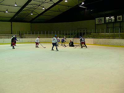 BITVA O TŘEBONÍN - hokejové utkání roku  5.2.2012 - "starý" versus "nový" Třebonín, foto: Jan Švec