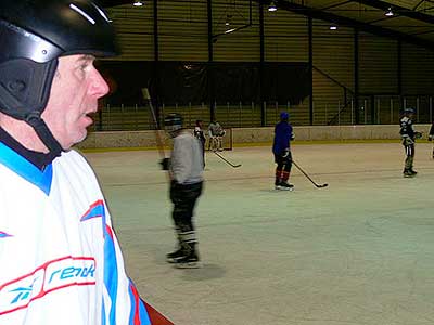 BITVA O TŘEBONÍN - hokejové utkání roku  5.2.2012 - "starý" versus "nový" Třebonín, foto: Jan Švec