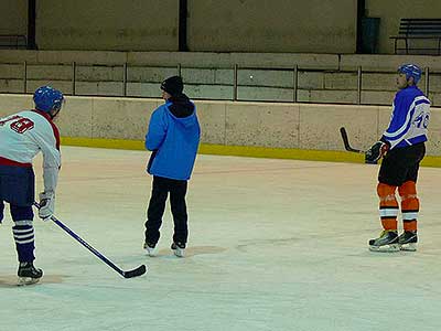 BITVA O TŘEBONÍN - hokejové utkání roku  5.2.2012 - "starý" versus "nový" Třebonín, foto: Jan Švec