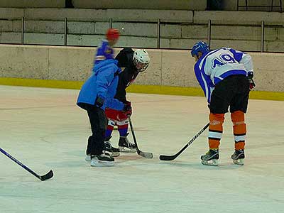 BITVA O TŘEBONÍN - hokejové utkání roku  5.2.2012 - "starý" versus "nový" Třebonín, foto: Jan Švec