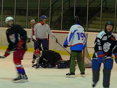 BITVA O TŘEBONÍN - hokejové utkání roku  5.2.2012 - "starý" versus "nový" Třebonín, foto: Jan Švec