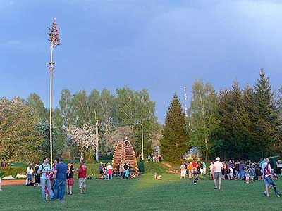 Pálení čarodějnic, Dolní Třebonín 30.4.2012