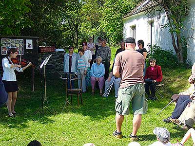 Svěcení zvonu sv. Floriána na zvoničce v Horní Svinci, 19.5.2012