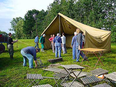 Pro ochranu před nepřízní počasí, hasičšká soutěž "Vidle" Dolní Třebonín, 21.7.2012