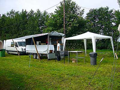 Stánek s občerstvením je připraven, hasičšká soutěž "Vidle" Dolní Třebonín, 21.7.2012