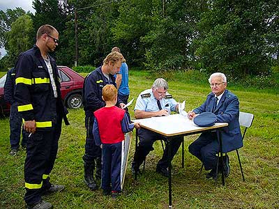 Prezence soutěžních družstev, hasičšká soutěž "Vidle" Dolní Třebonín, 21.7.2012
