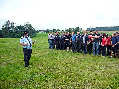 Slavnostní vyhlášení vítězů je připraveno, hasičšká soutěž "Vidle" Dolní Třebonín, 21.7.2012