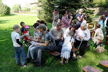 Besídka ke Dni matek ZŠ a MŠ Dolní Třebonín, Pension Kraus 11.5.2011, foto: Lubor Mrázek