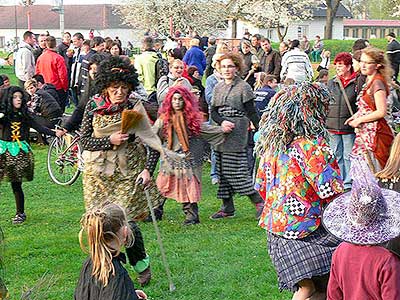 Pálení čarodějnic, Dolní Třebonín 30.4.2013, foto: Jan Švec