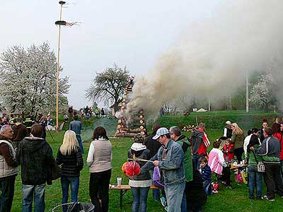 Pálení čarodějnic, Dolní Třebonín 30.4.2013, foto: Jan Švec