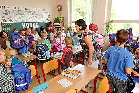 Zahájení školního roku 2011/2012 v Základní škole Dolní Třebonín, 1. a 2. ročník, foto: Lubor Mrázek