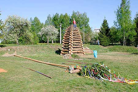 Pálení čarodějnic v obci Dolní Třebonín, 30.4.2007, foto: Lubor Mrázek