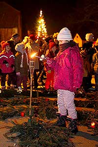 Zpívání u vánočního stromu 20.12.2013, foto: Lubor Mrázek