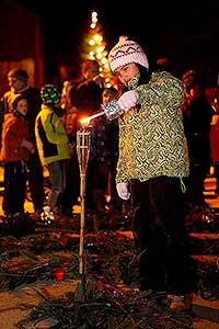 Zpívání u vánočního stromu 20.12.2013, foto: Lubor Mrázek