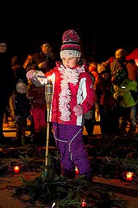 Zpívání u vánočního stromu 20.12.2013, foto: Lubor Mrázek