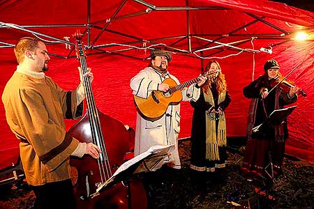 Zpívání u vánočního stromu 20.12.2013, foto: Lubor Mrázek