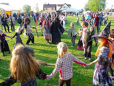 Pálení čarodějnic, Dolní Třebonín 30.4.2014, foto: Jan Švec