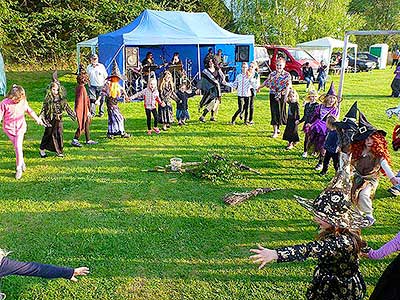 Pálení čarodějnic, Dolní Třebonín 30.4.2014, foto: Jan Švec